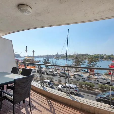 Апартаменты 3br In With Harbour Views And Terrace Слима