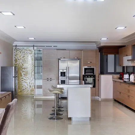 3br In With Harbour Views And Terrace Апартаменты