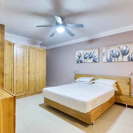 3br In With Harbour Views And Terrace Апартаменты *