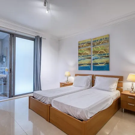 3br In With Harbour Views And Terrace Апартаменты *