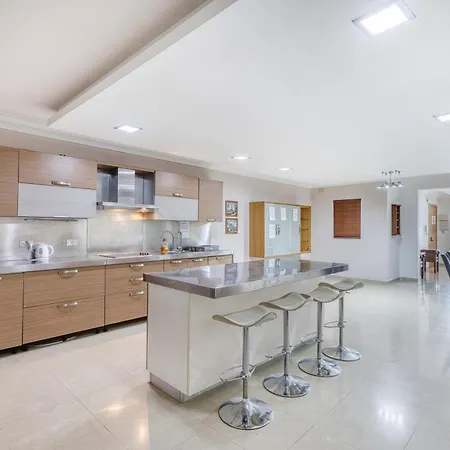 Апартаменты 3br In With Harbour Views And Terrace *