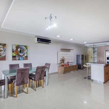 3br In With Harbour Views And Terrace Apartmán *