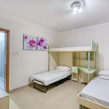 3br In With Harbour Views And Terrace