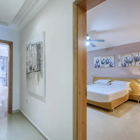 3br In With Harbour Views And Terrace Apartmán