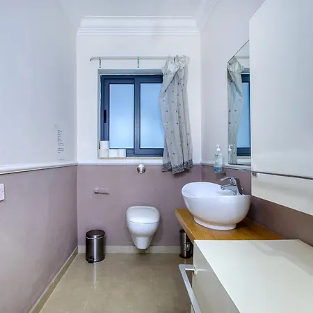 3br In With Harbour Views And Terrace * Слима