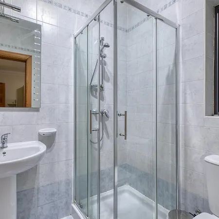 3br In With Harbour Views And Terrace