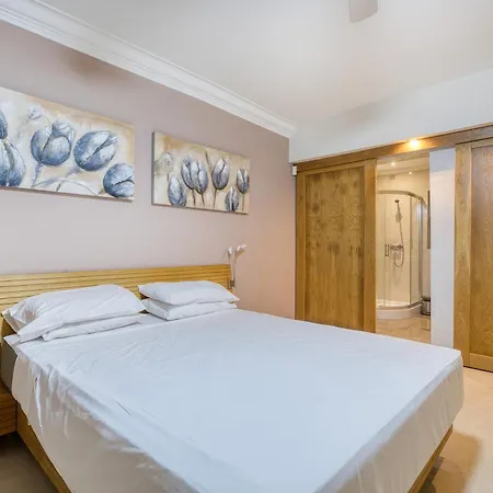 3br In With Harbour Views And Terrace * Слима