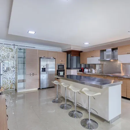 3br In With Harbour Views And Terrace Апартаменты