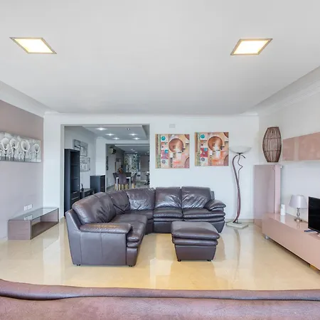 Апартаменты 3br In With Harbour Views And Terrace