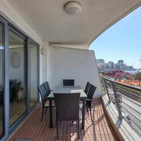 3br In With Harbour Views And Terrace Apartmán