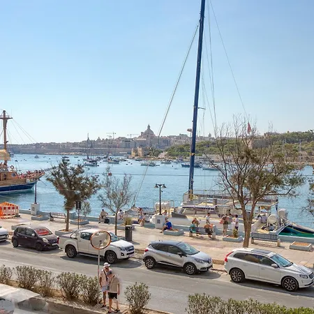 3br In With Harbour Views And Terrace Апартаменты *